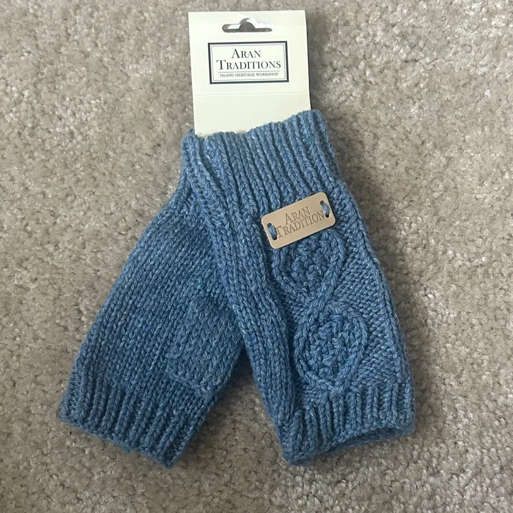 Aran Traditions Blue Knit Fingerless Gloves NWT